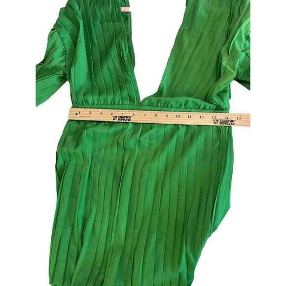Pretty Little Thing Women Romper Playsuit Green Pleated Plunge Long Sleeve 4 - Picture 10 of 12